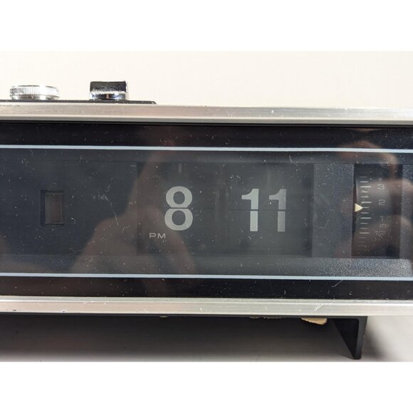 1970s SANYO wood finish flip-clock 10FA-T40W - Picture 6 of 16